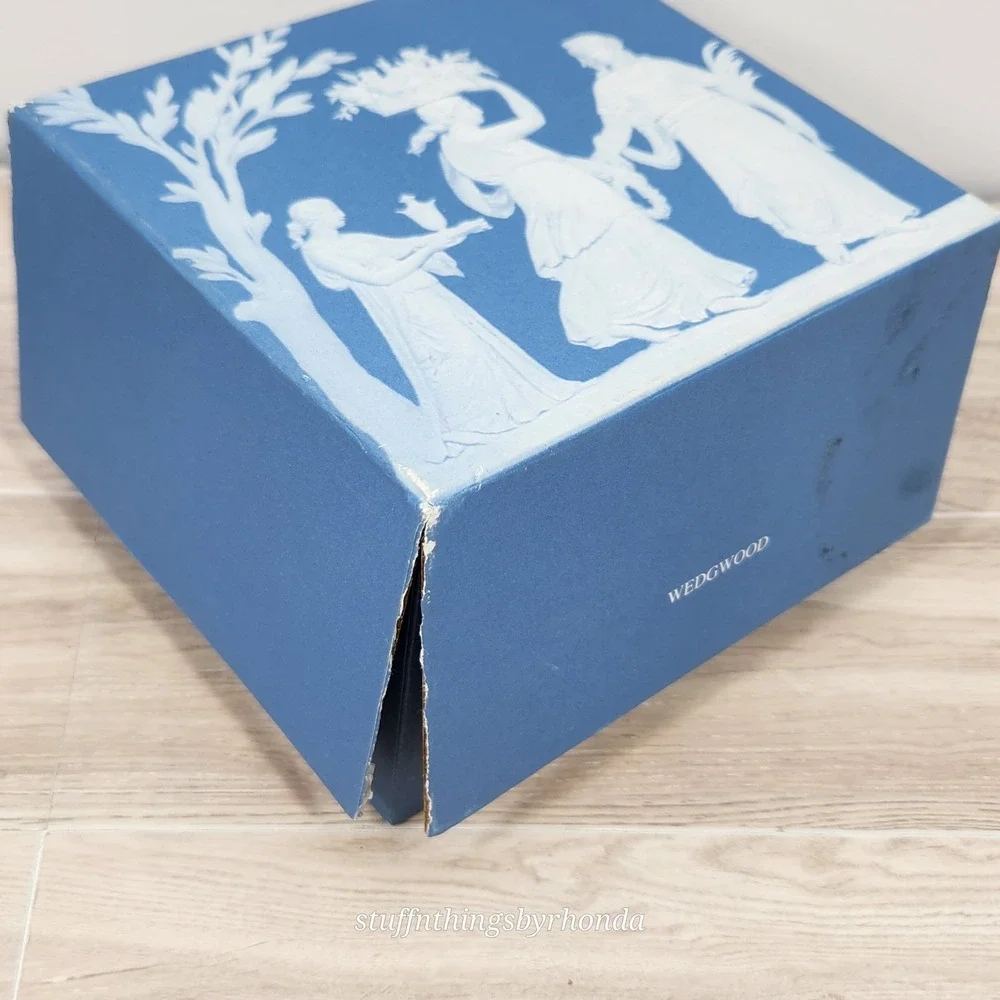 Vintage Wedgwood Venice Bone China Powder Box Vanity Trinket Dish With Box